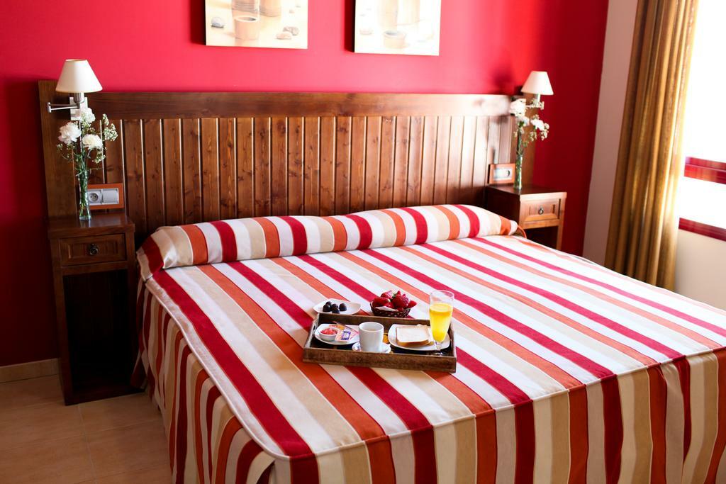 Hotel Rocio บียาฟรังกา เด กอร์โดบา ภายนอก รูปภาพ
